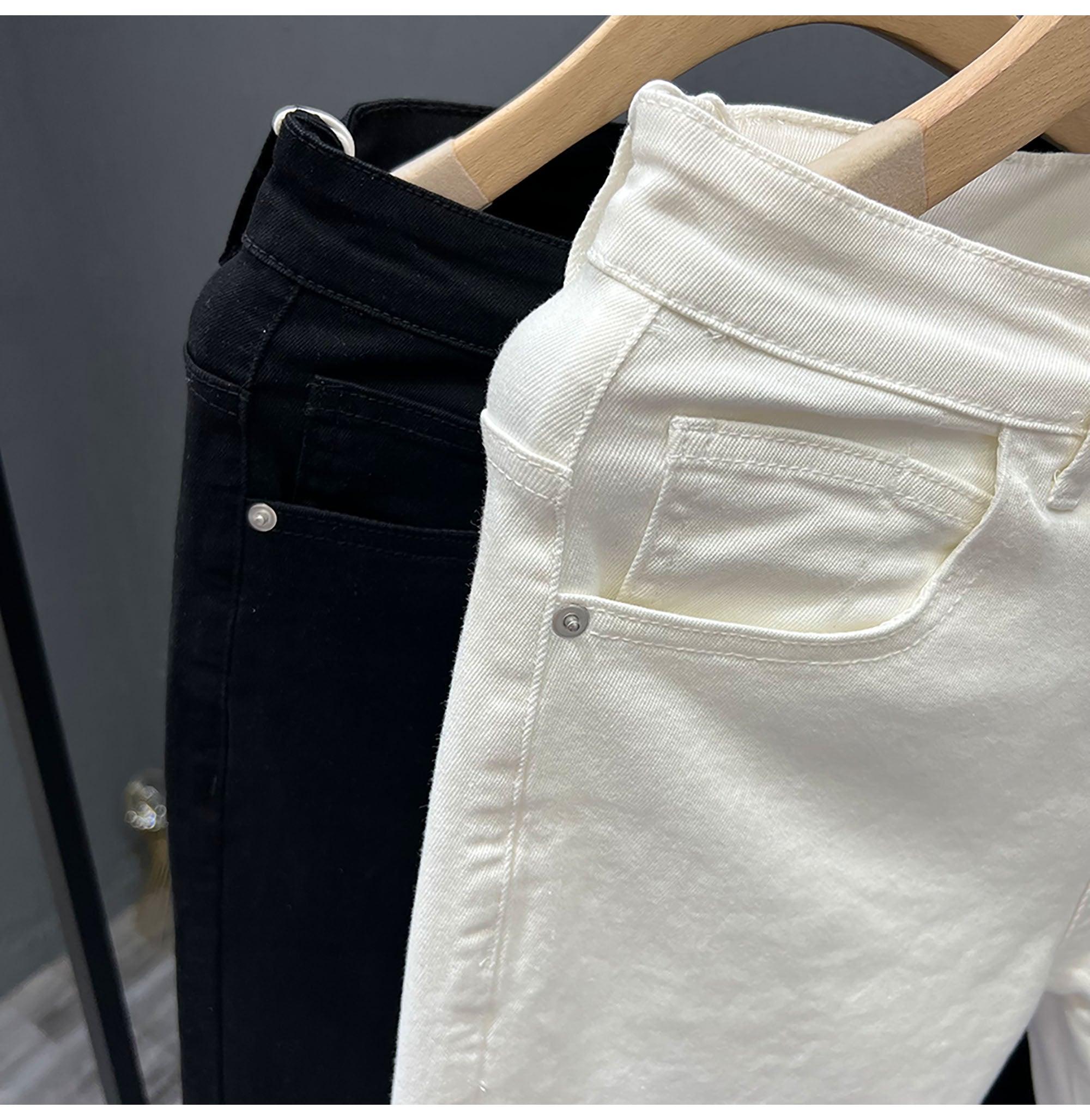 A Modern take on The Classic Black or White Chino. - RMKA SELECT